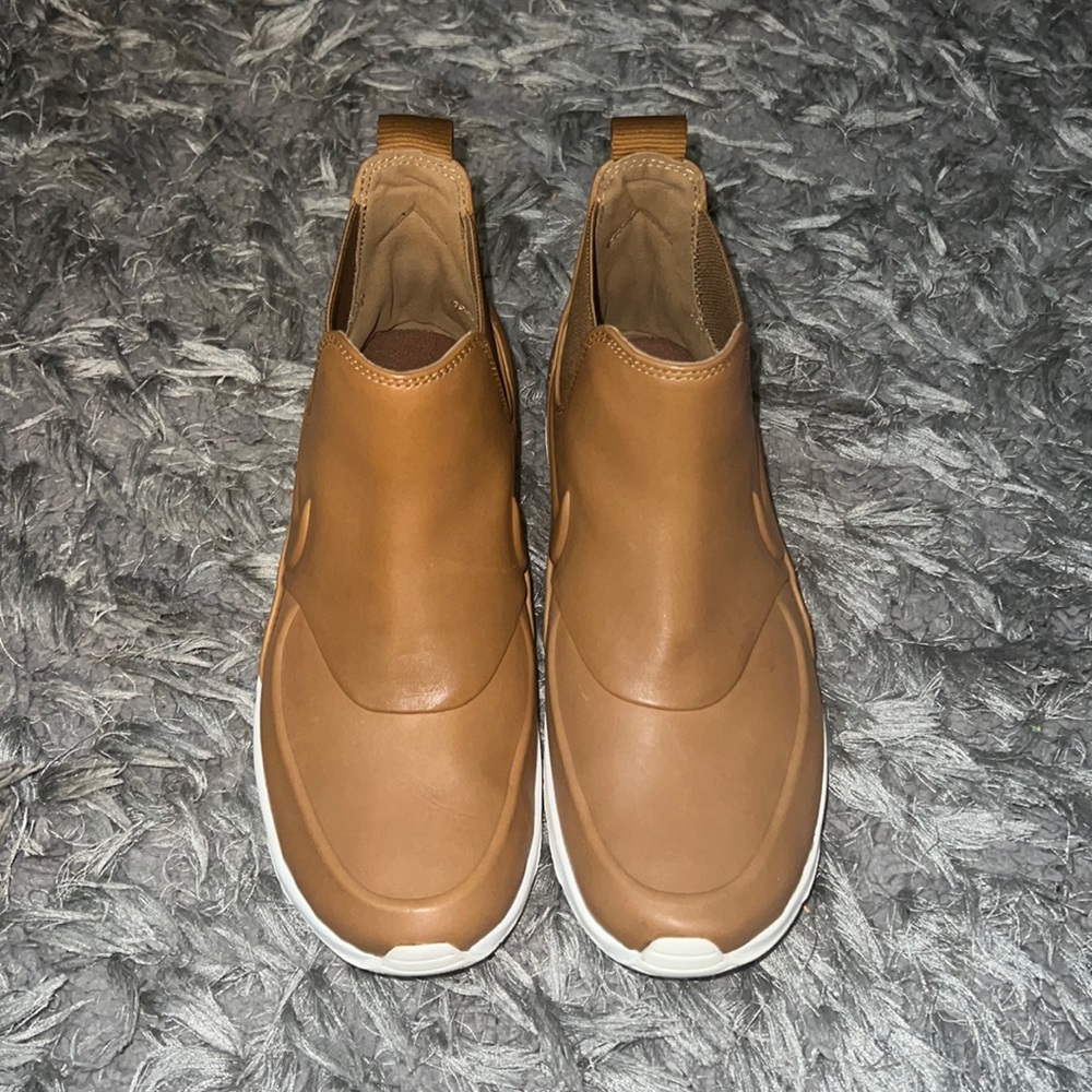 Excellent condition Nike mid sneaker/boot.
